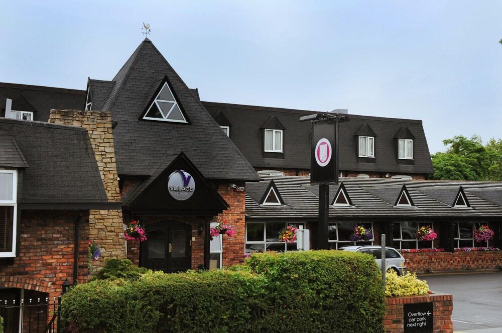 Village Hotel Manchester Hyde Kültér fotó