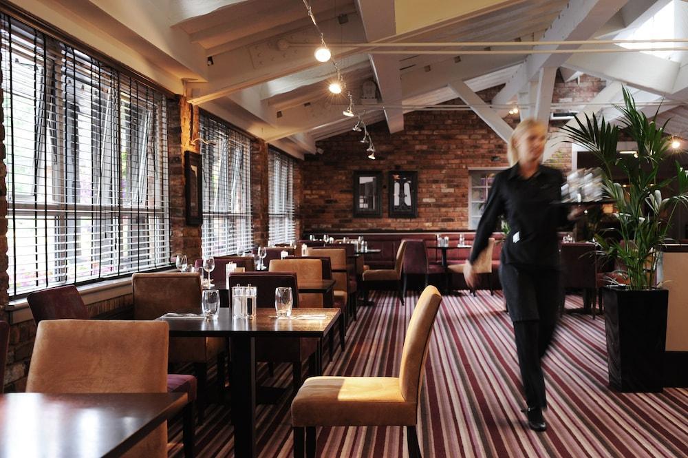 Village Hotel Manchester Hyde Kültér fotó