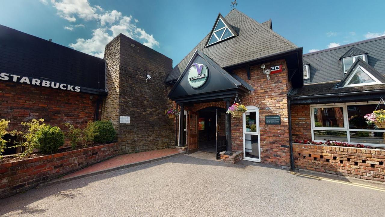 Village Hotel Manchester Hyde Kültér fotó