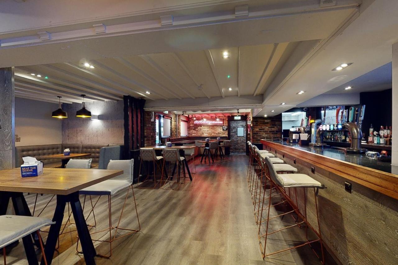 Village Hotel Manchester Hyde Kültér fotó