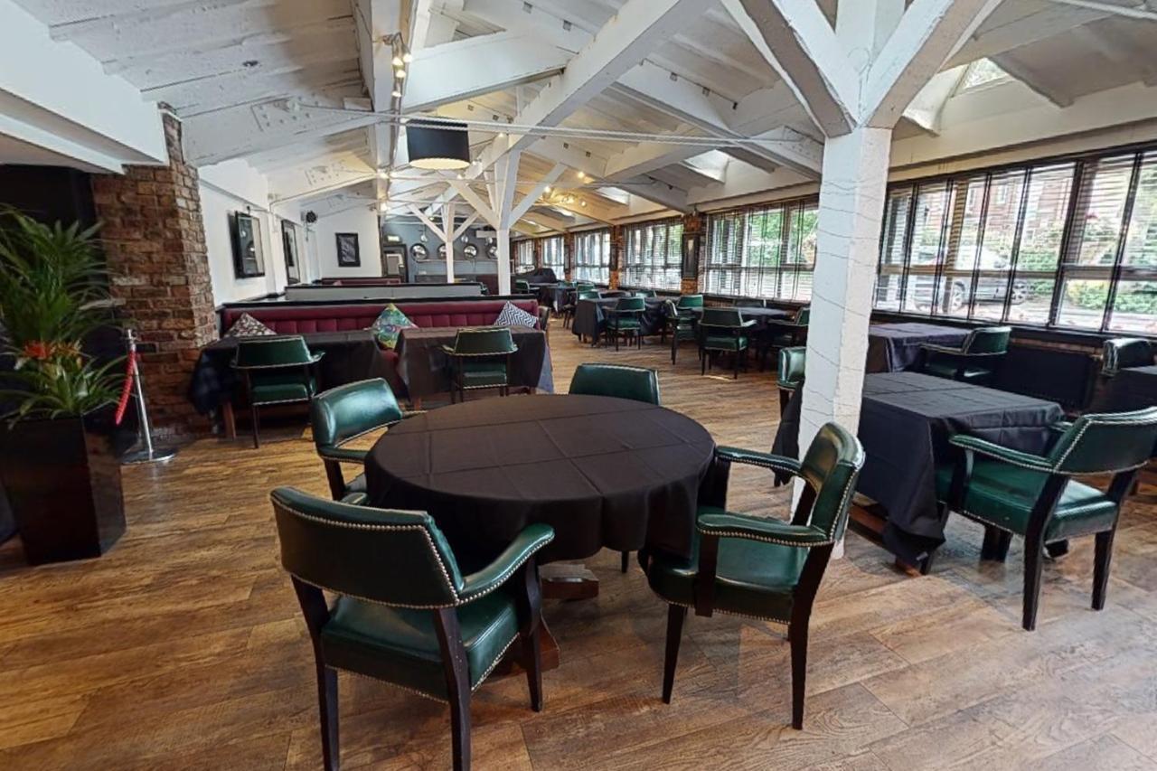 Village Hotel Manchester Hyde Kültér fotó