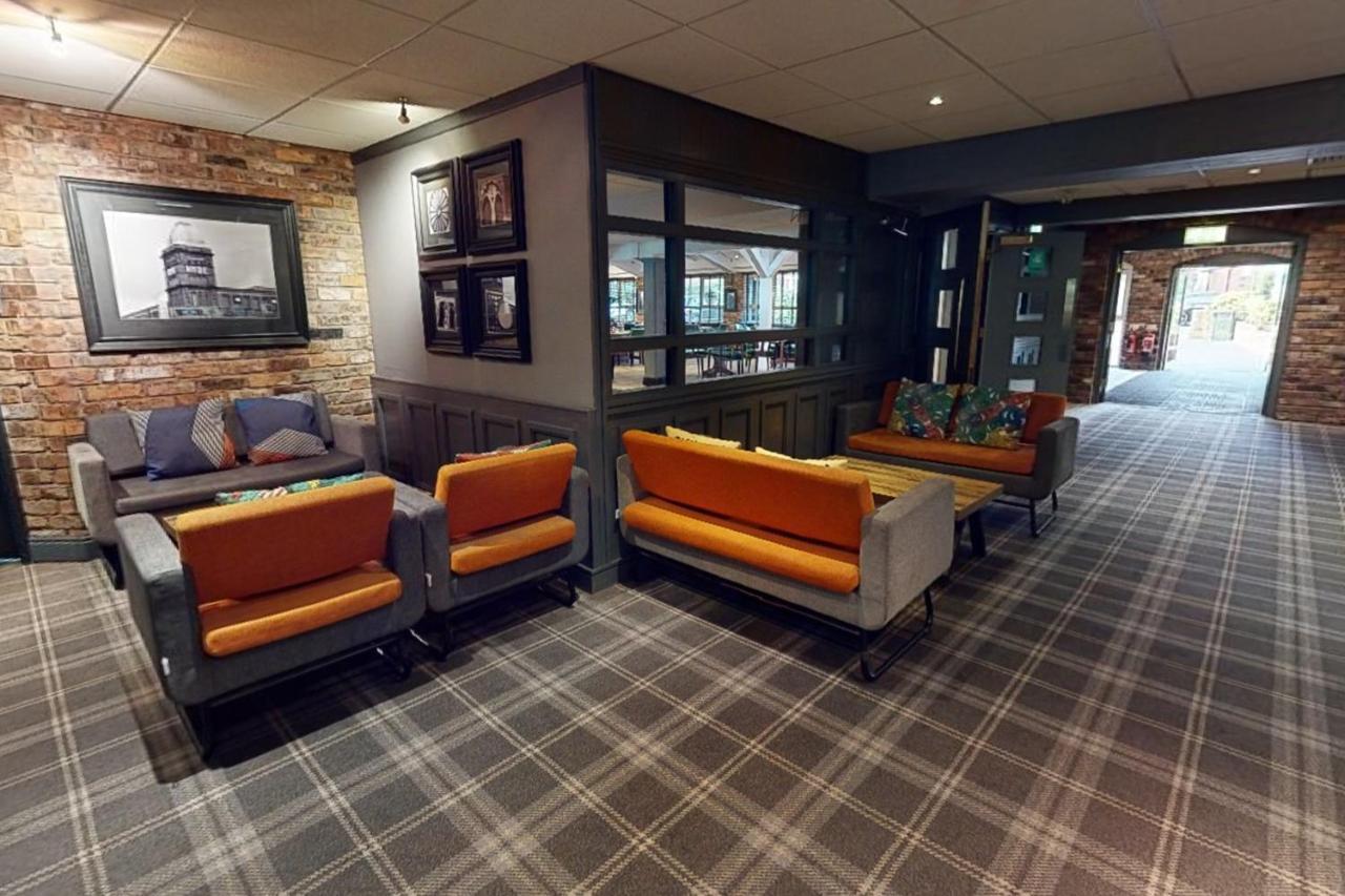 Village Hotel Manchester Hyde Kültér fotó